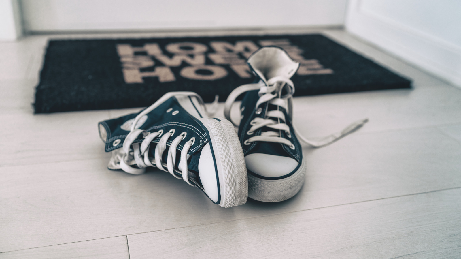 Çok yer kaplamadan ayakkabı dağınıklığını gizli tutan çarpıcı Ikea hack