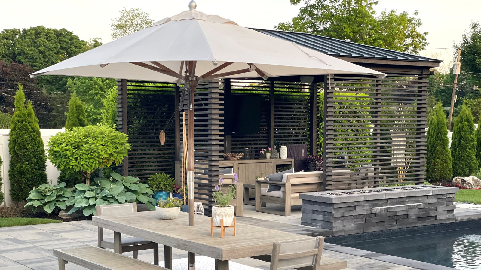 Küçük bahçeler için en çok önerilen alan tasarrufu bahçe şemsiyeleri