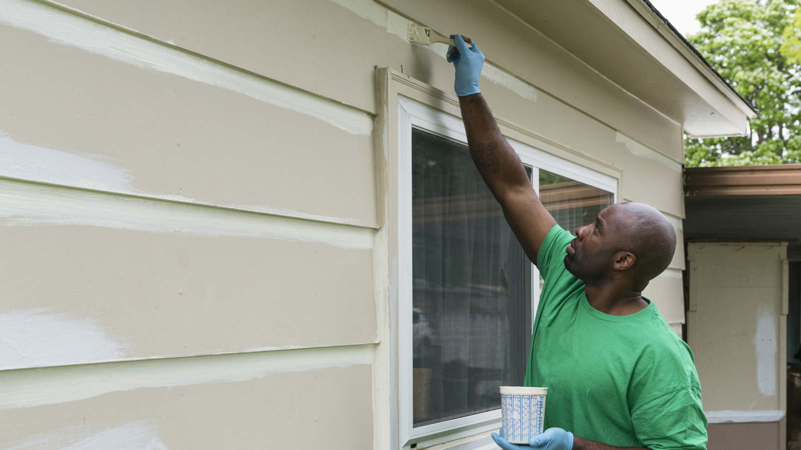 Profesyonel gibi vinil siding boyamak için gerekli temel araçlar