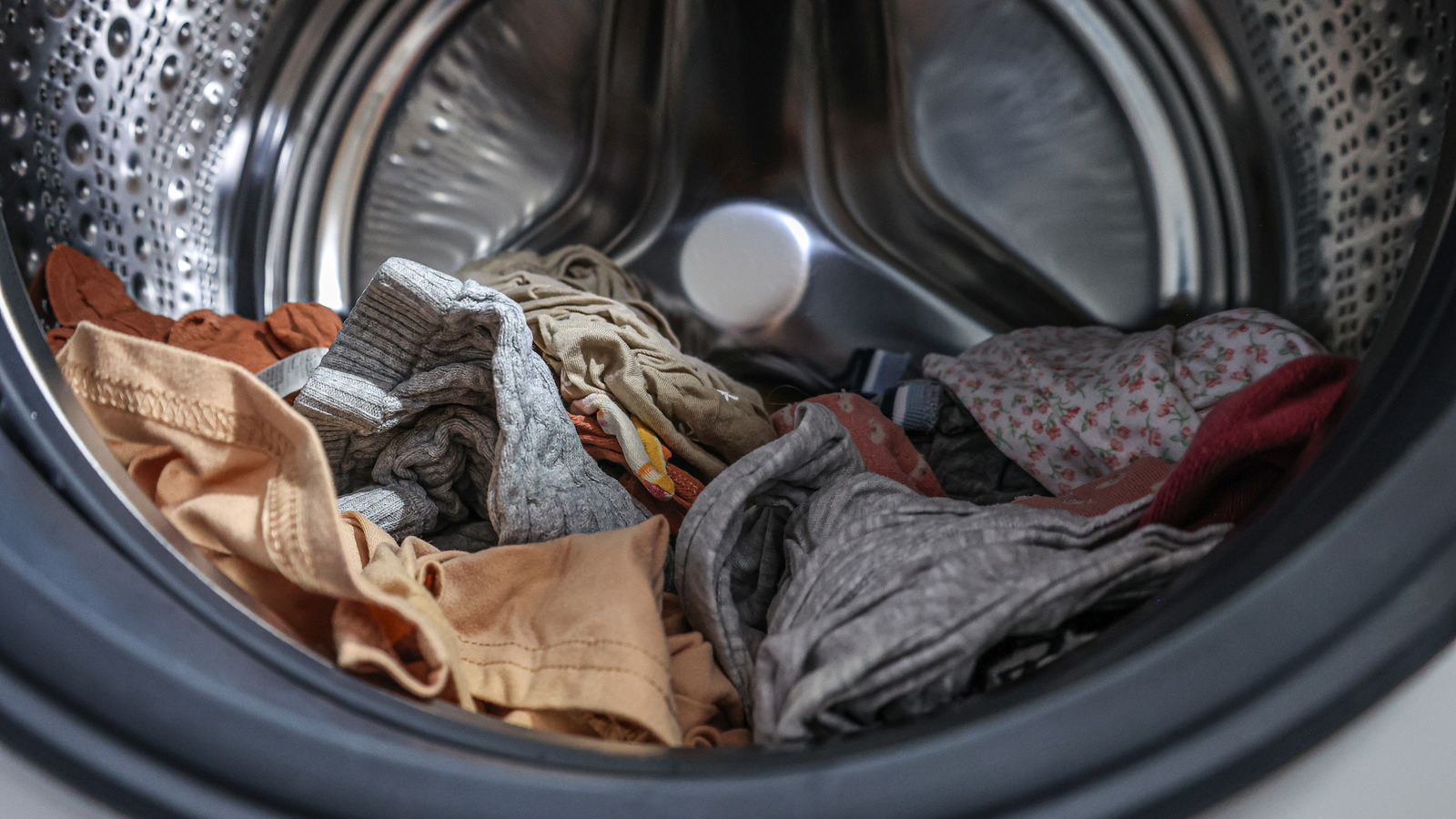 Unutulmuş çamaşır yükünü yeniden yıkamalı mısınız, yoksa kurutmak uygun mu?