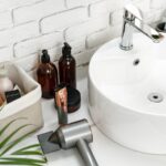 Banyonuzu yerinden etmek ve düzenlemek için bütçe dostu bir IKEA ayakkabı kabini hack deneyin