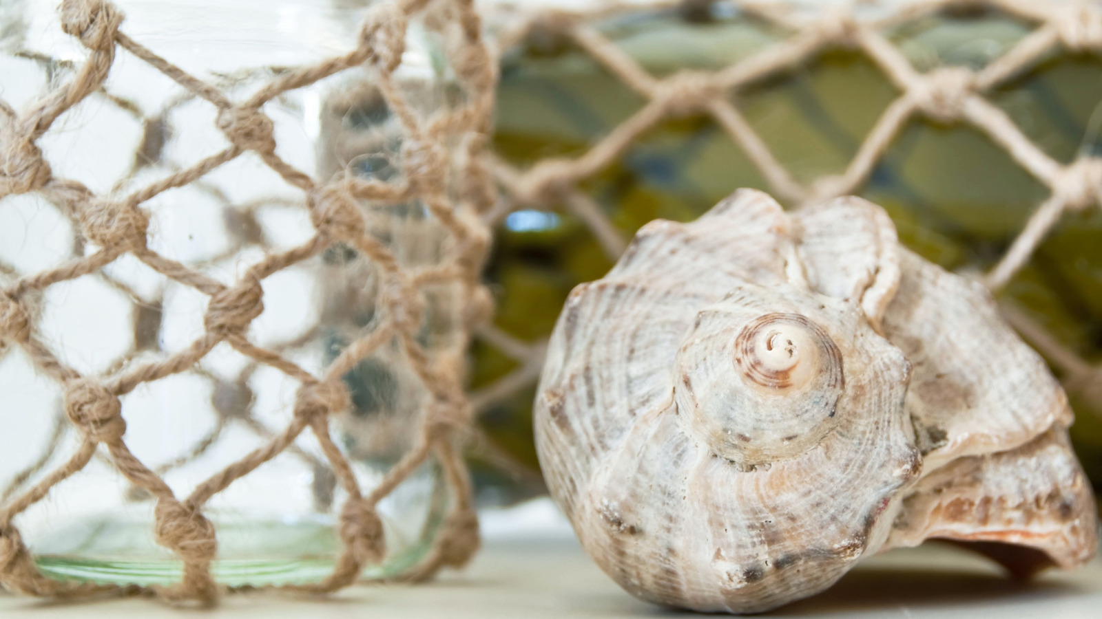 Basit bir ip ile herhangi bir cam kavanozun görünümünü yükseltin