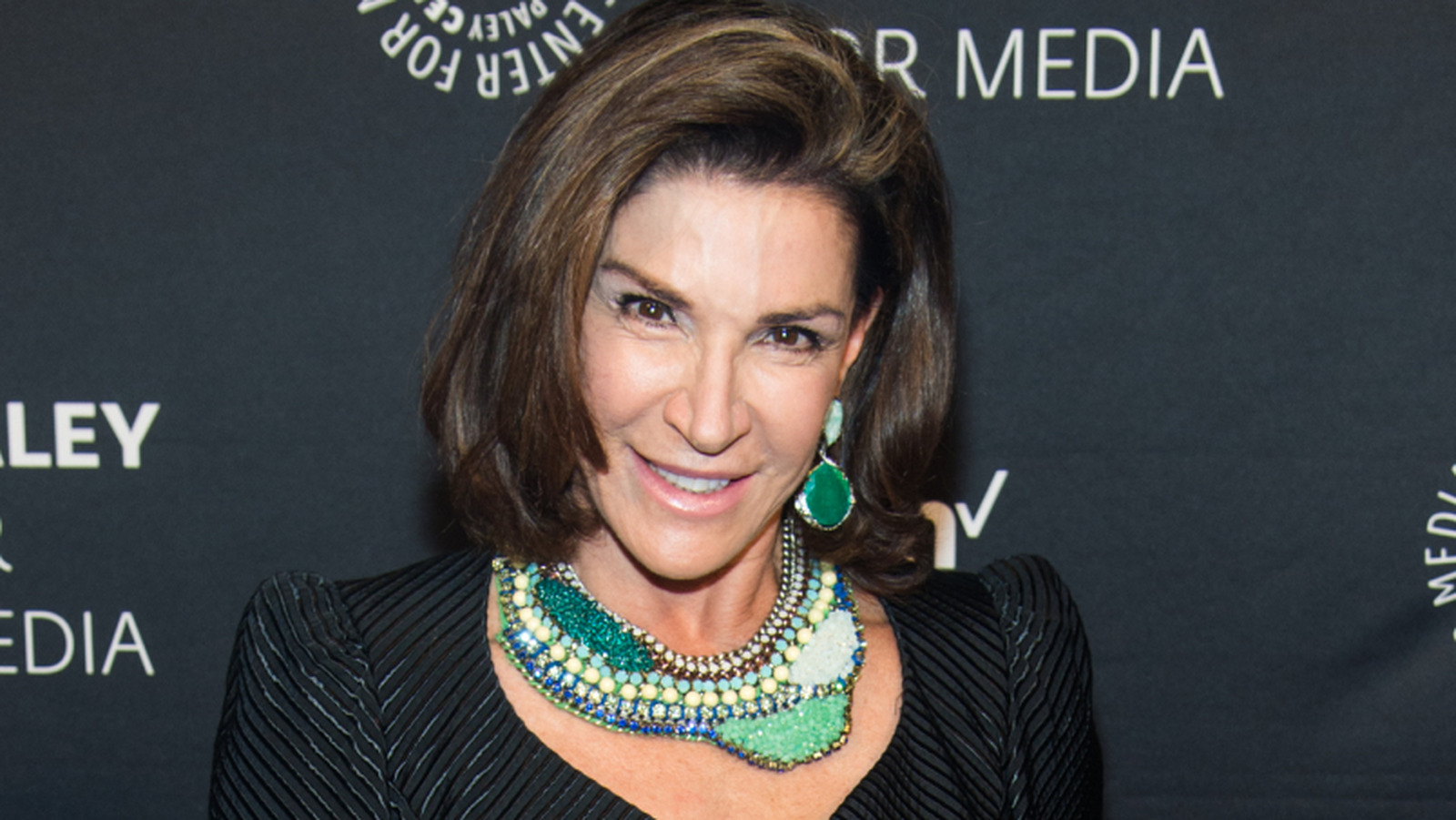 HGTV simgesi Hilary Farr'ın kendi çarpıcı oturma odası görünümü nasıl çalınır