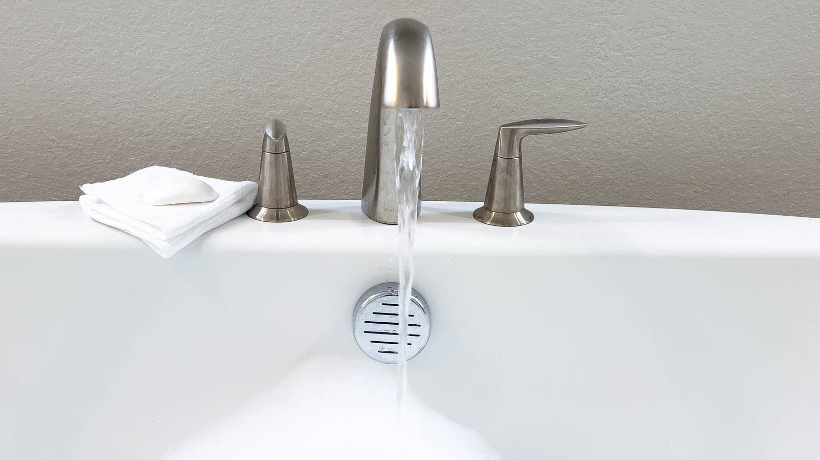 Cilalı nikel banyo musluğunuzu nasıl yenilersiniz