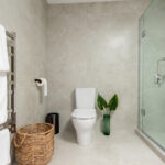 Banyonuzu tamamen dönüştürecek şık toilet arkası duvar tasarımı