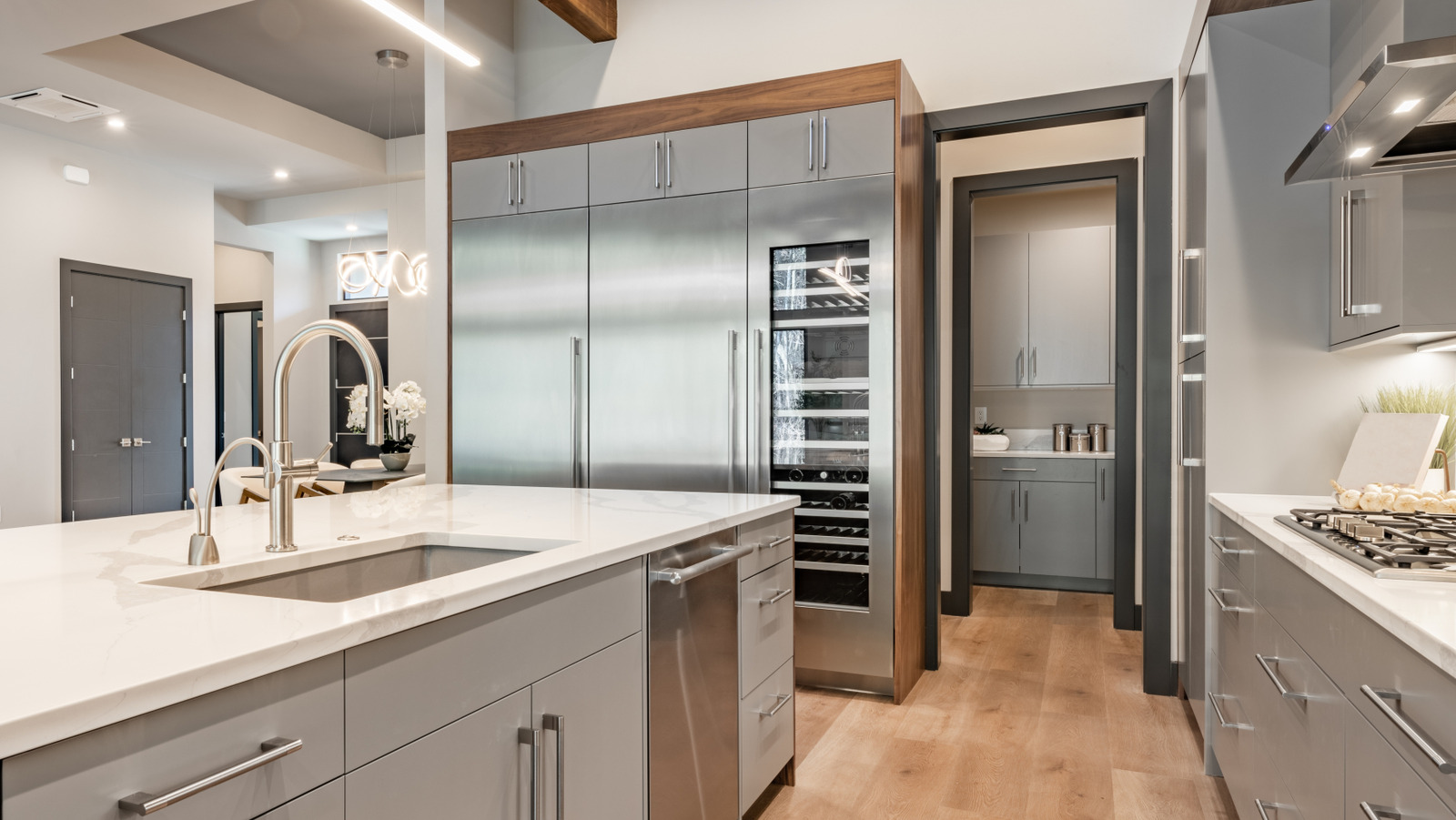 Endüstriyel boyutlu buzdolapları modası geçmiş ve dışarıda - bunun yerine ne deneyeceğiniz