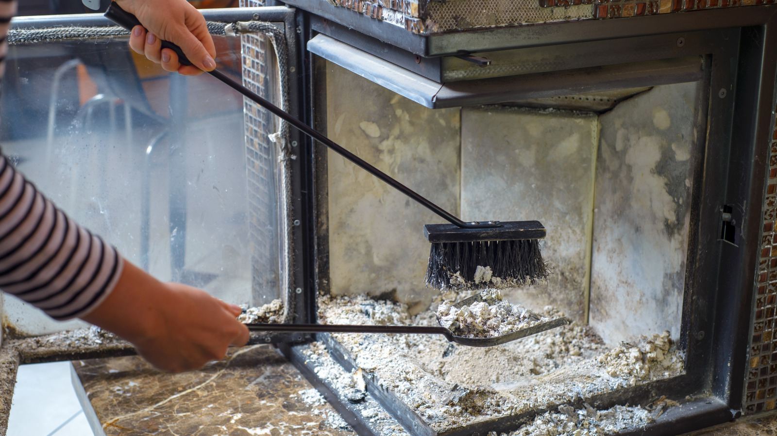 Şöminenizden odun külü için beklenmedik ve parlak kullanımlar