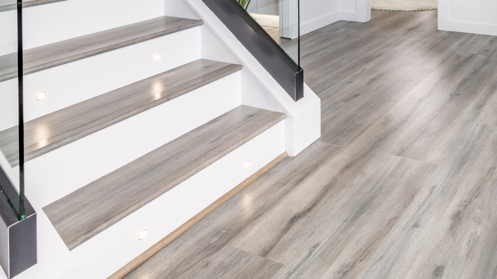 Merdivenizi yapmak için muhteşem hack, LVP zemininize uymak