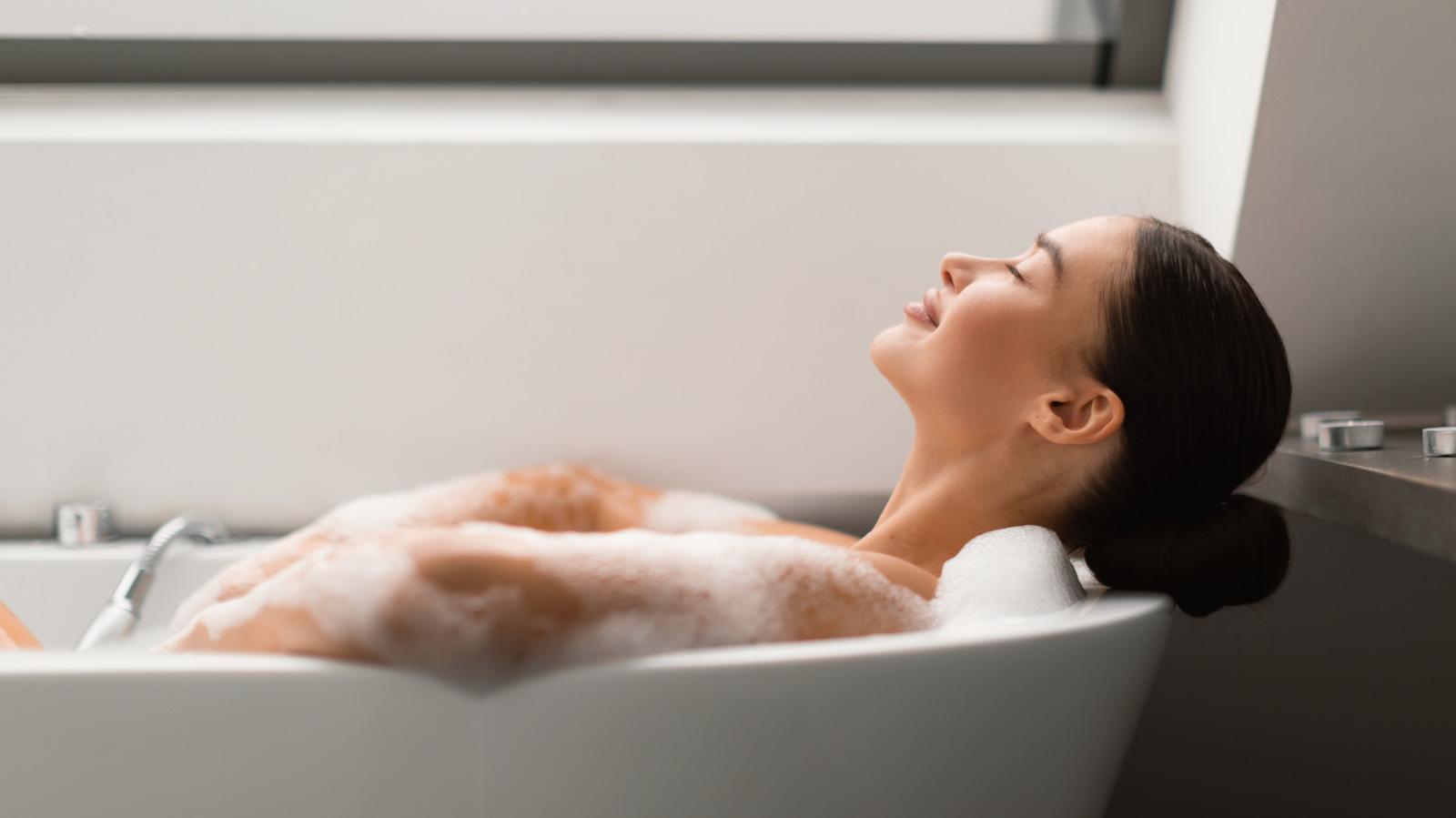 Banyonuzun bir tesis gibi hissetmesi için sadece birkaç basit ince ayarlamaya ihtiyacınız var