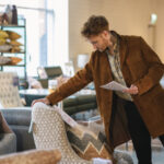 Costco, evde rahatlama için çok yönlü bir seçim olan rahat bir zemin sandalyesi satıyor