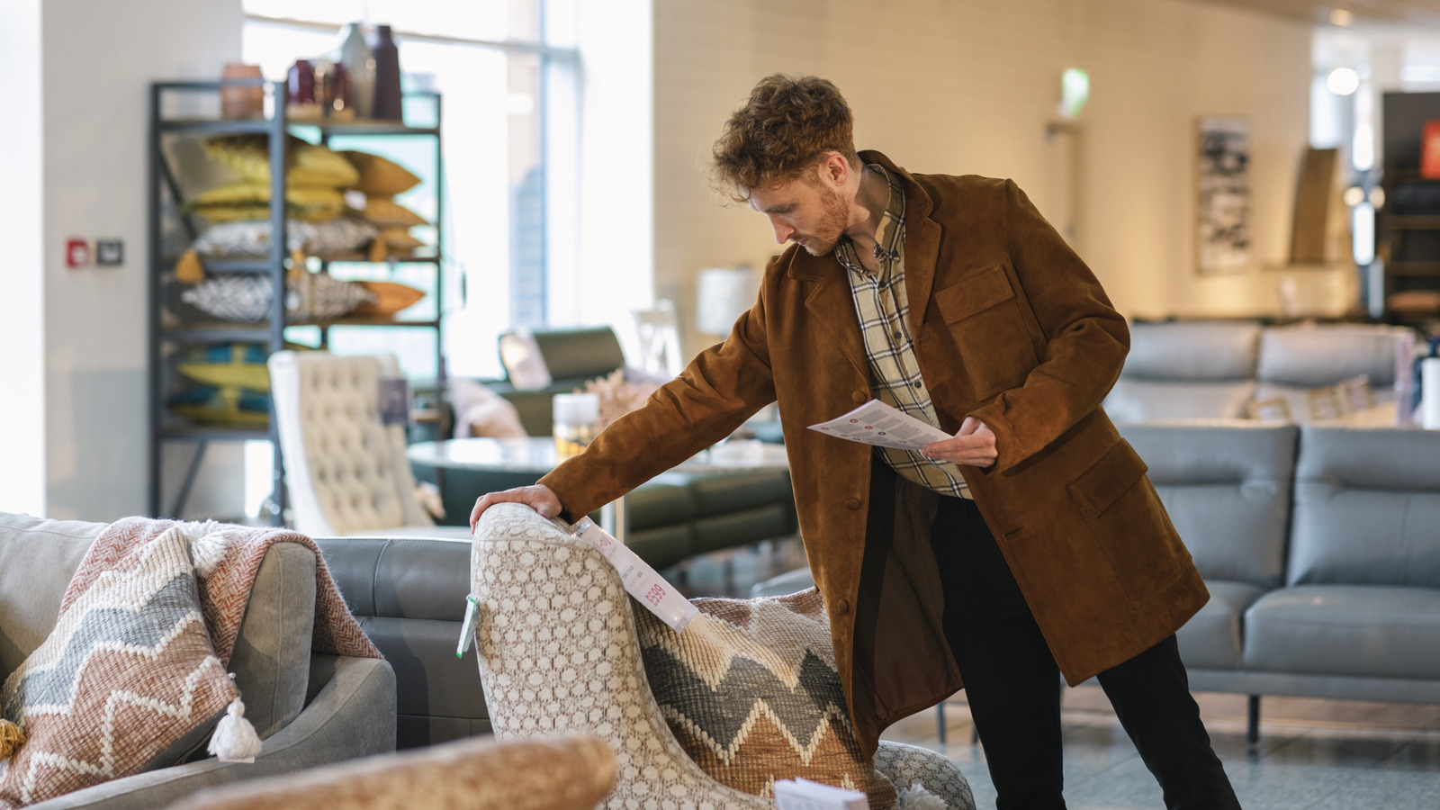 Costco, evde rahatlama için çok yönlü bir seçim olan rahat bir zemin sandalyesi satıyor