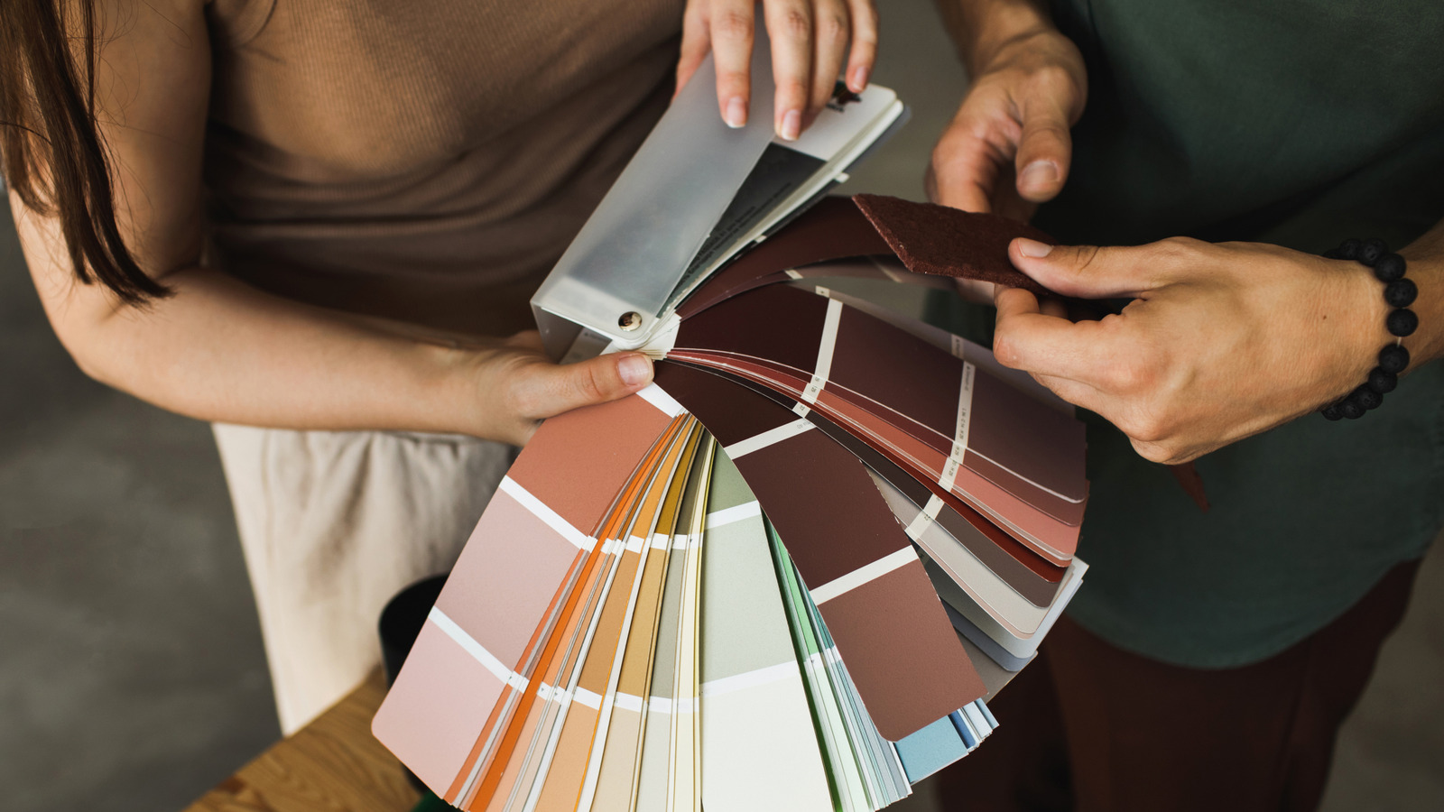 Bizi dünyaya geri getiren ön kapı boyası renk trendi