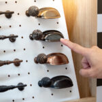 Mutfağınızın daha pahalı görünmesini sağlayan 12 moda kabine donanım yükseltmesi