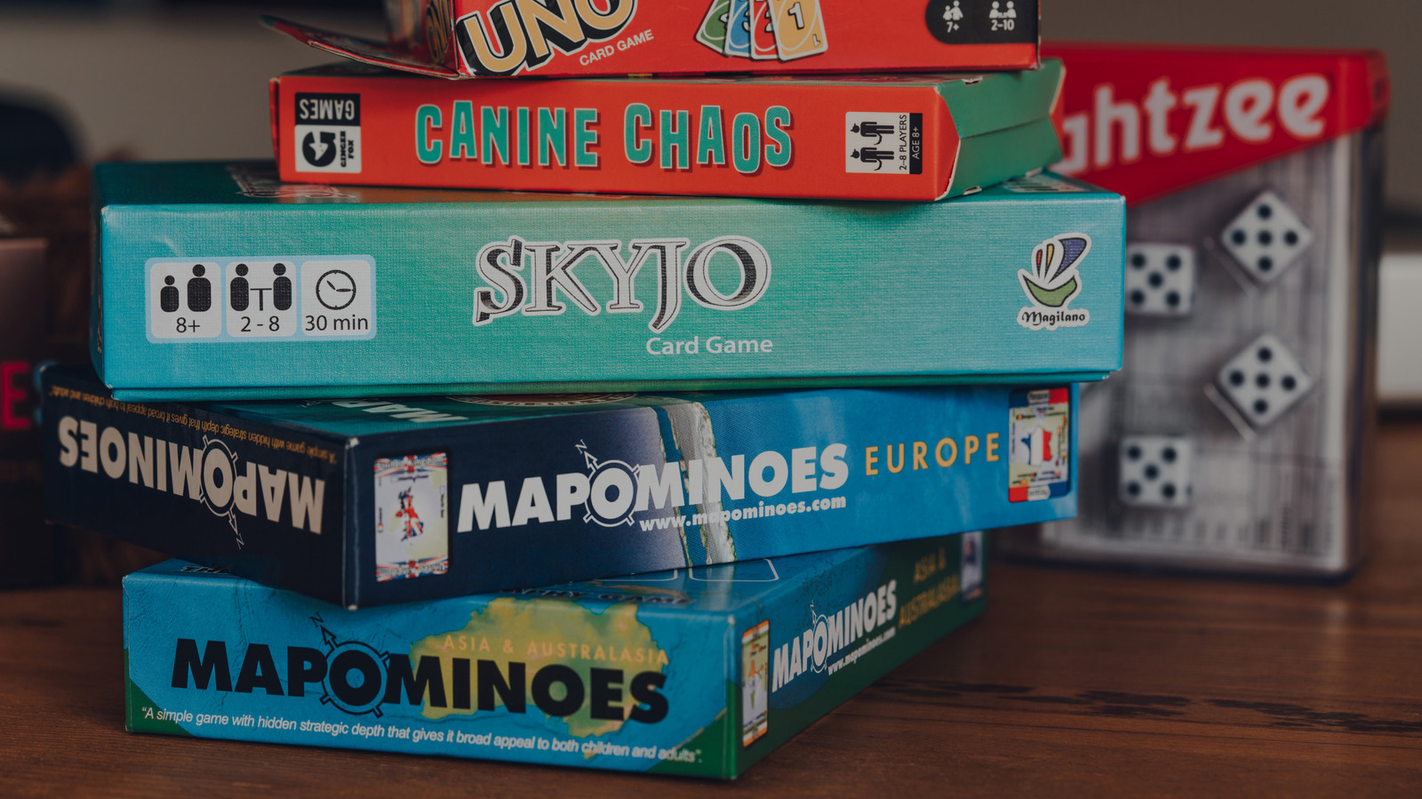 Küçük masa oyunları düzenlemenin en iyi yolu bir IKEA fave içerir