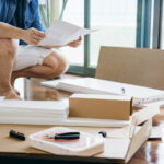 Bir IKEA Billy Kitaplığını Gösteren Banyo Depolama Çözümüne Dönüştürün