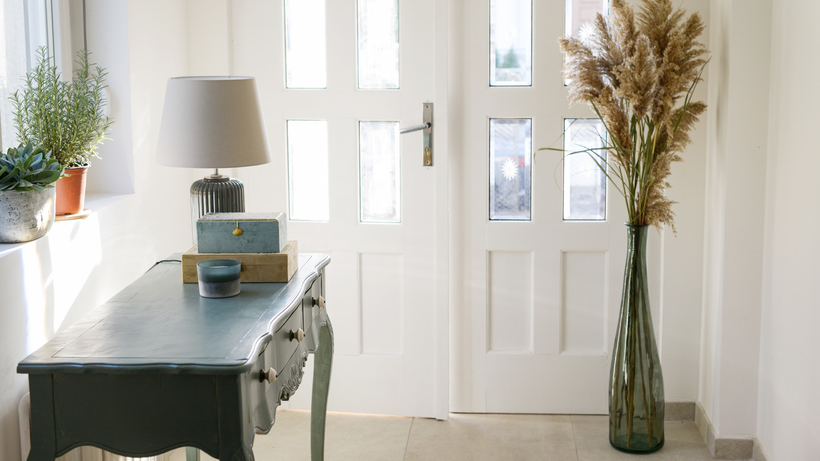 Tasarruf Mağazası bütçesinde bir giriş yoluna lüks bir vibe nasıl eklenir