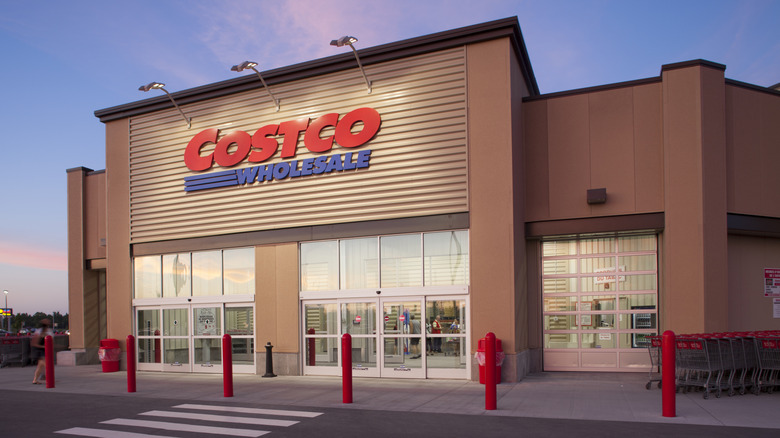 Bir costco mağazasının dış cephesi