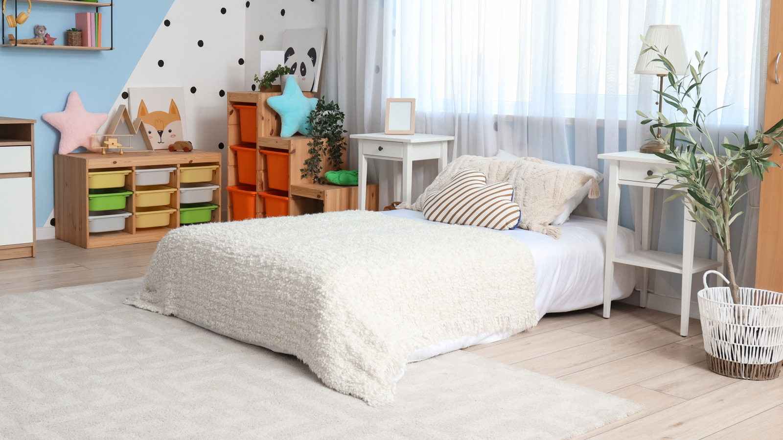 Yürümeye başlayan çocuğunuz için zemin yatağı kullanmak güvenli mi? Bilmeniz gereken artıları ve eksileri