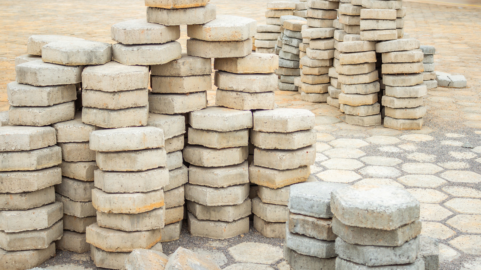 Kendi bahçe tezgahınızı DIY süren mobilyalar için çimentodan çıkarın