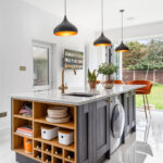 Mutfak kolye lambaları neden modası geçmiş (ve bunun yerine ne yapmalı)