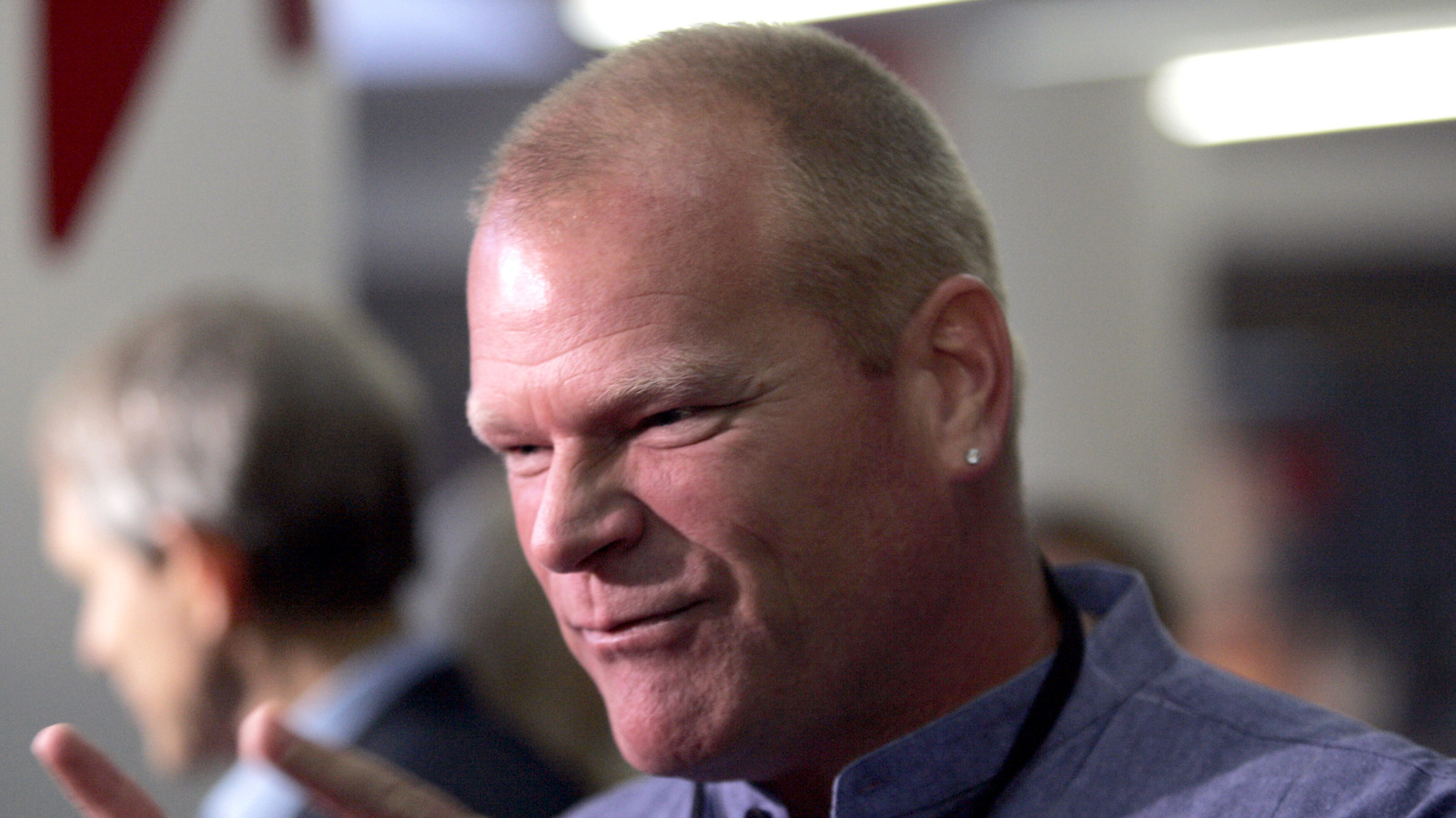 HGTV'den Mike Holmes'a göre karanlık bir mutfağı aydınlatmanın en iyi yolu