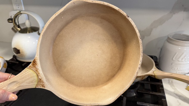 Her iki ürünü de kullandıktan sonra tavayı temizleyin