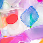 Plastik saklama kaplarından kapaklar düzenleyin Bir akıllıca yeniden düzenleme hack ile