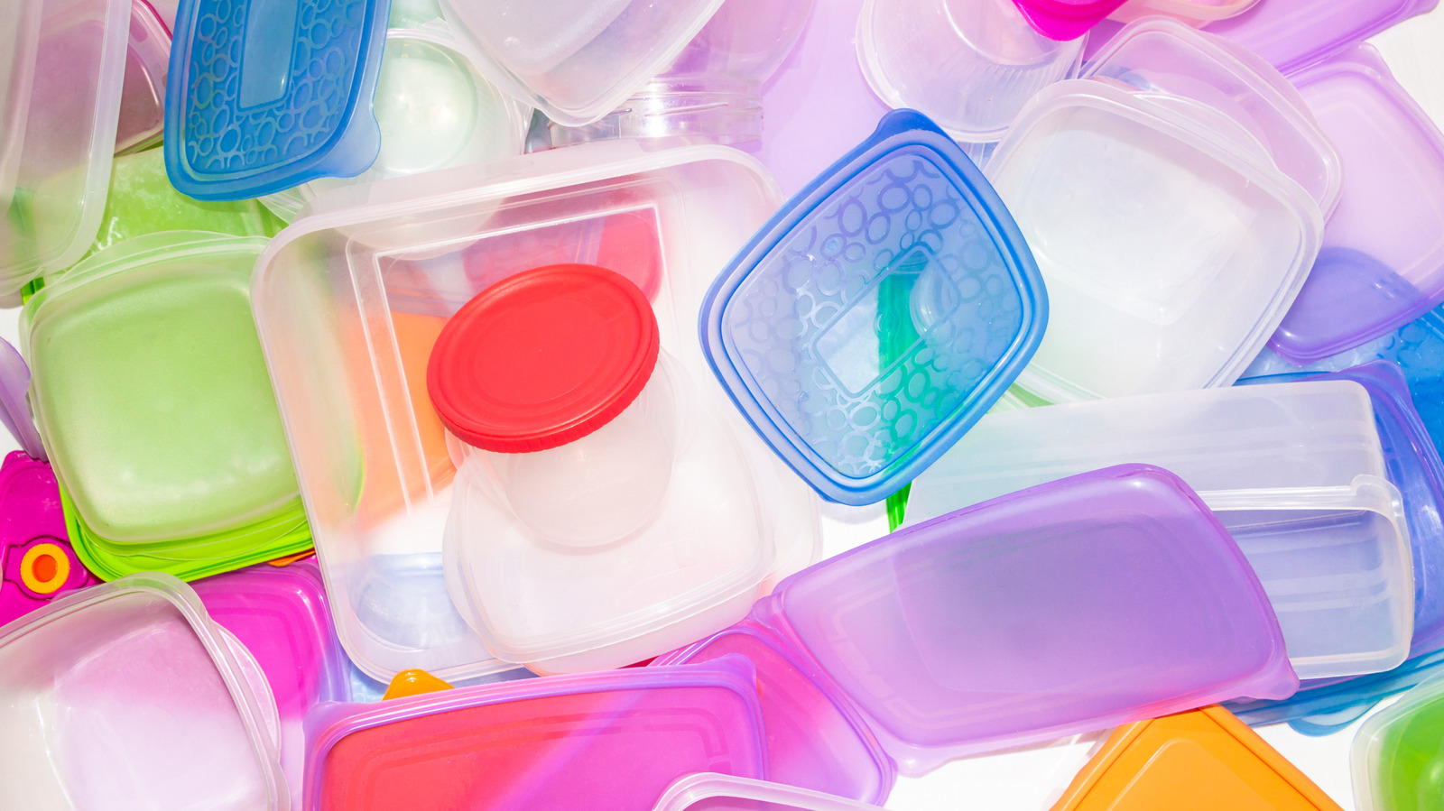 Plastik saklama kaplarından kapaklar düzenleyin Bir akıllıca yeniden düzenleme hack ile