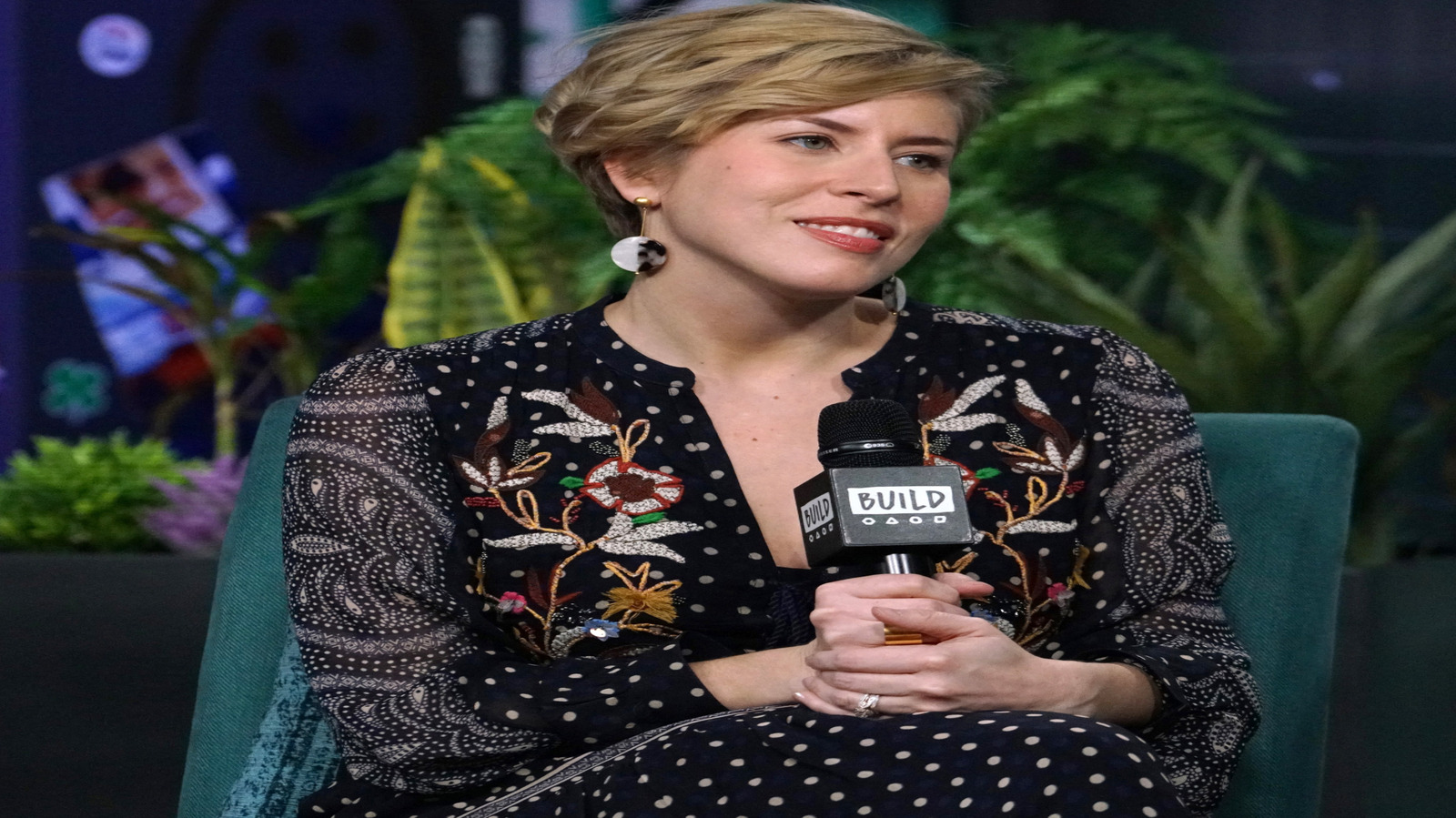 Erin Napier, daha az çerez kesici bir alternatif için modaya uygun bir karo backsplash'ı terk ediyor