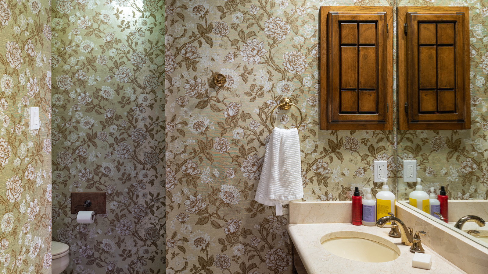 Cazibeyi kaybetmeden vintage bir 60'ların banyosu tazeleme için ipuçları