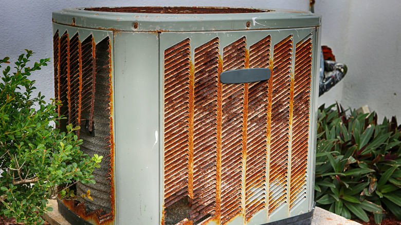 Aşınmış bobinli klima ünitesi