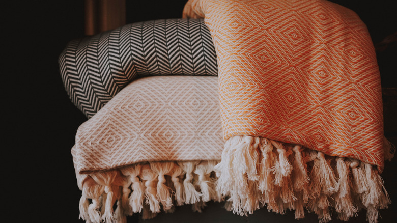 Üç atış battaniyesi.