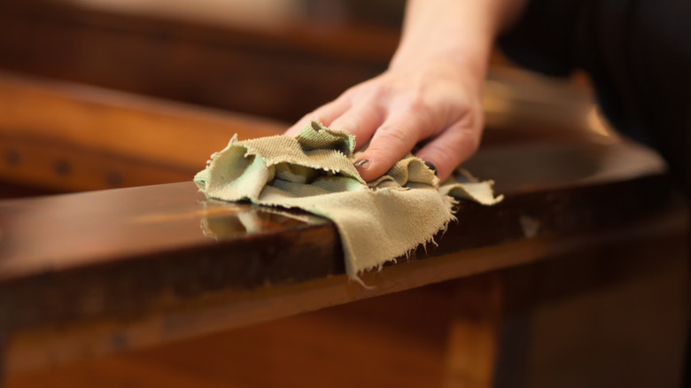 Odun bezle silme kişi