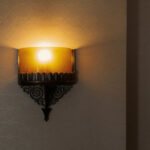 Duvarlarınıza odunsu aydınlatma çözümü DIY ile bir doğa öğesi ekleyin