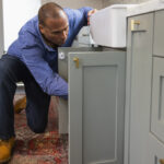 Kör köşe dolabı ve tembel Susan: Mutfakta hangisi daha fazla yer tasarrufu sağlar?