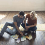 Yılın en sıcak renk trendi koyu ahşapla mükemmel bir şekilde eşleşiyor