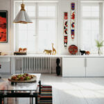 Tiktok'un kırmızı teorisi ile odanızı yükseltmek için bütçe dostu bir IKEA raf ünitesi kullanın