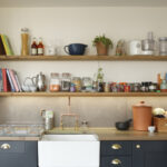 Raflarınıza dağınık bir görünüm veren 10 dekor parçası