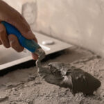 Basit bir DIY güncellemesi için granit tezgah üstü çimento