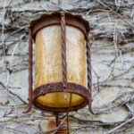 Eski, paslı bir apliki ifade dekoruna dönüştüren DIY