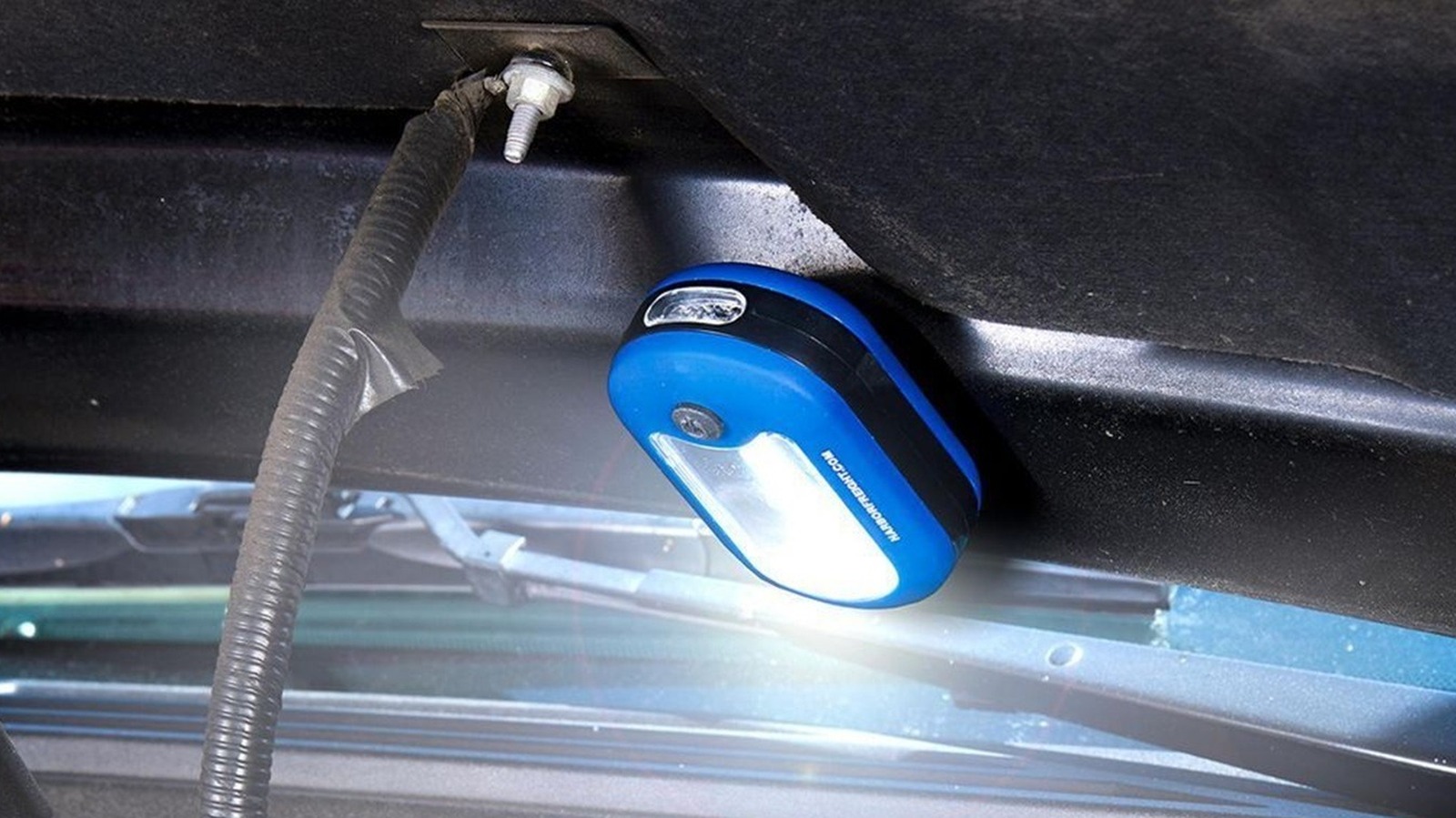 Araç kutunuzda isteyeceğiniz Harbor Freight'ta bulabileceğiniz uygun fiyatlı ışık