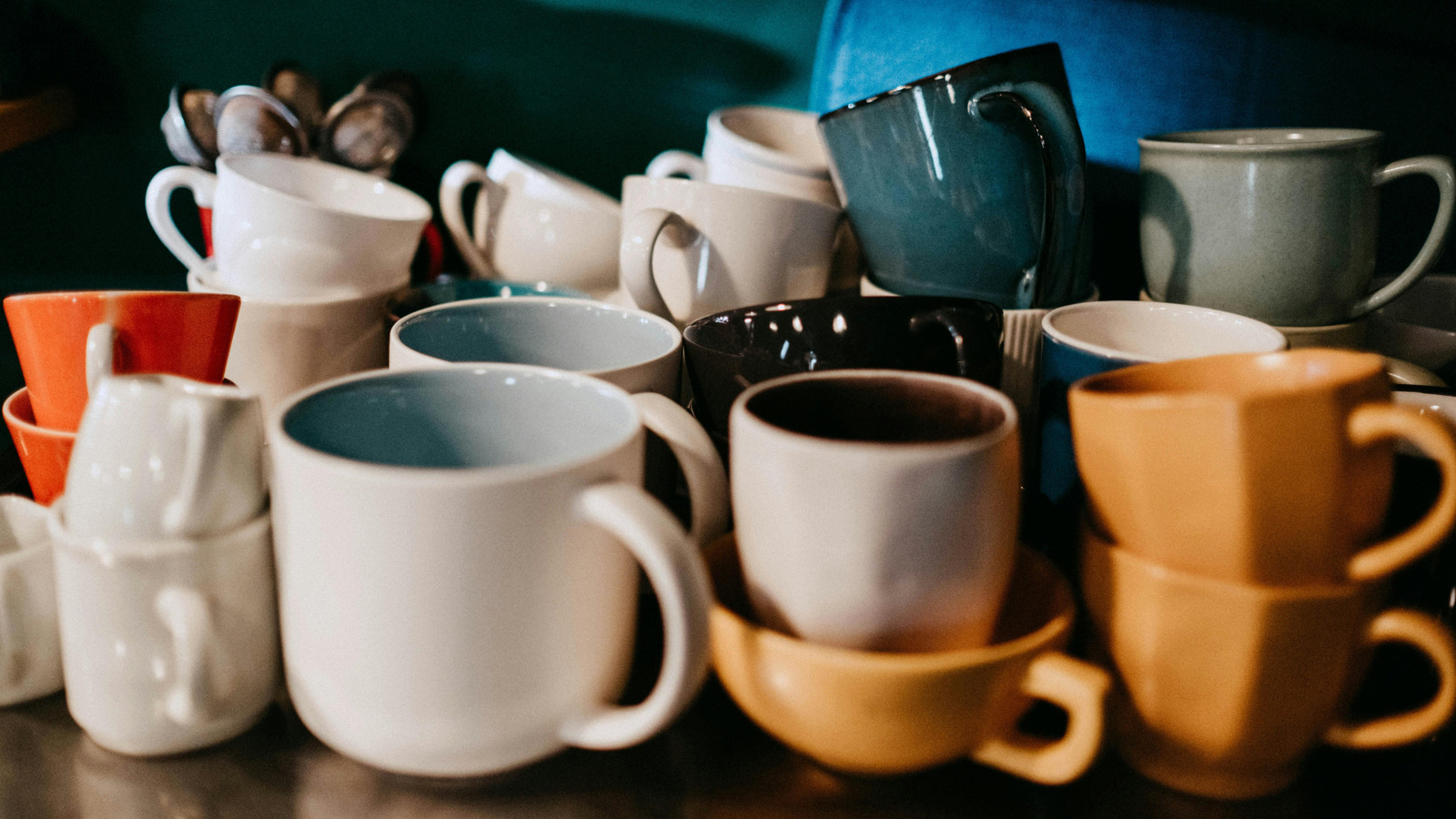 Kahve kupalarının dolaplarınızı karmaşıklaştırmasını durduran fan-favori IKEA öğesi