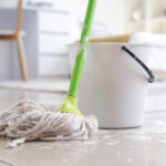 İnsanlar neden paspas suyuna buz koyuyorlar ve bu iyi bir fikir mi?