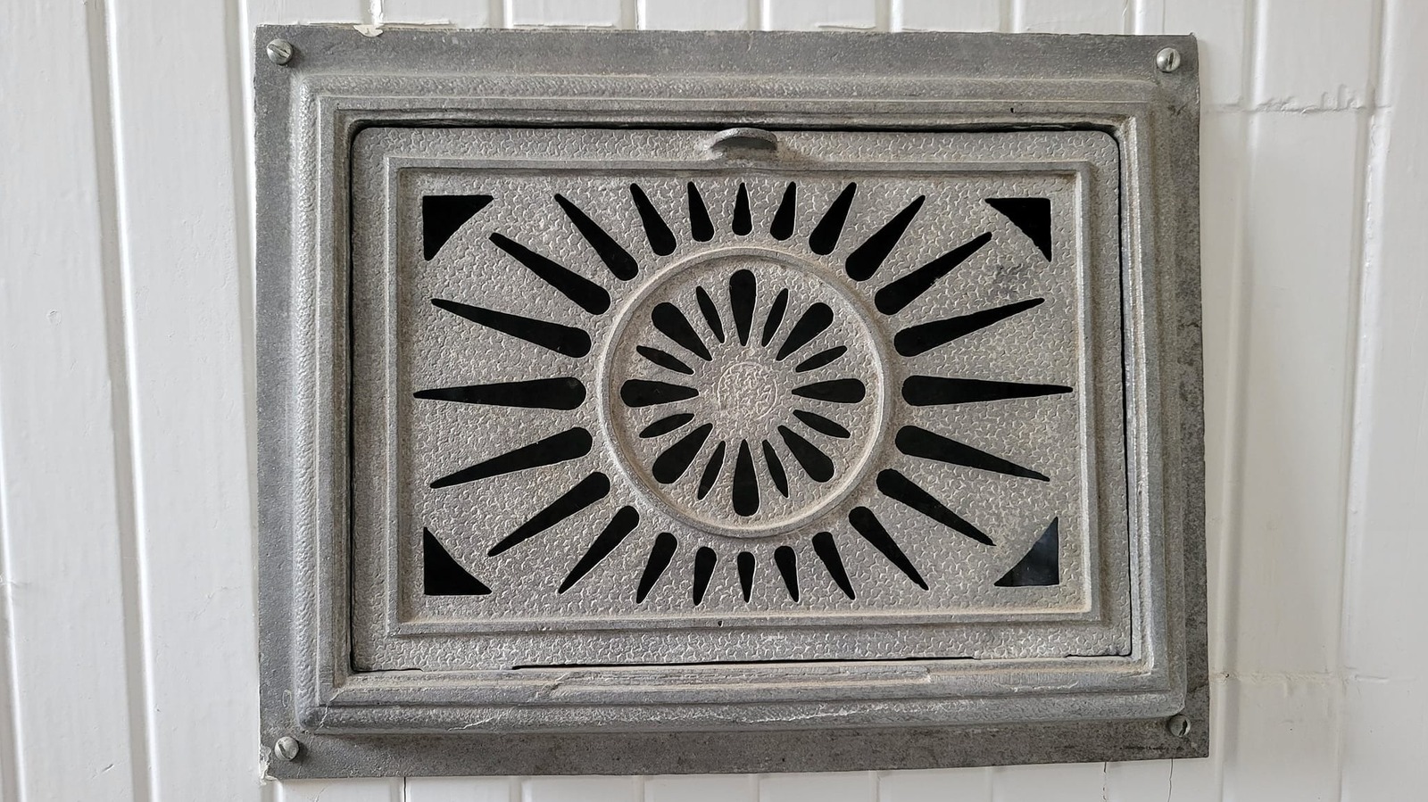 Eski evinizde sahip olabileceğiniz modası geçmiş süt kapısı (ve bugün onunla ne yapmanız gerekir)