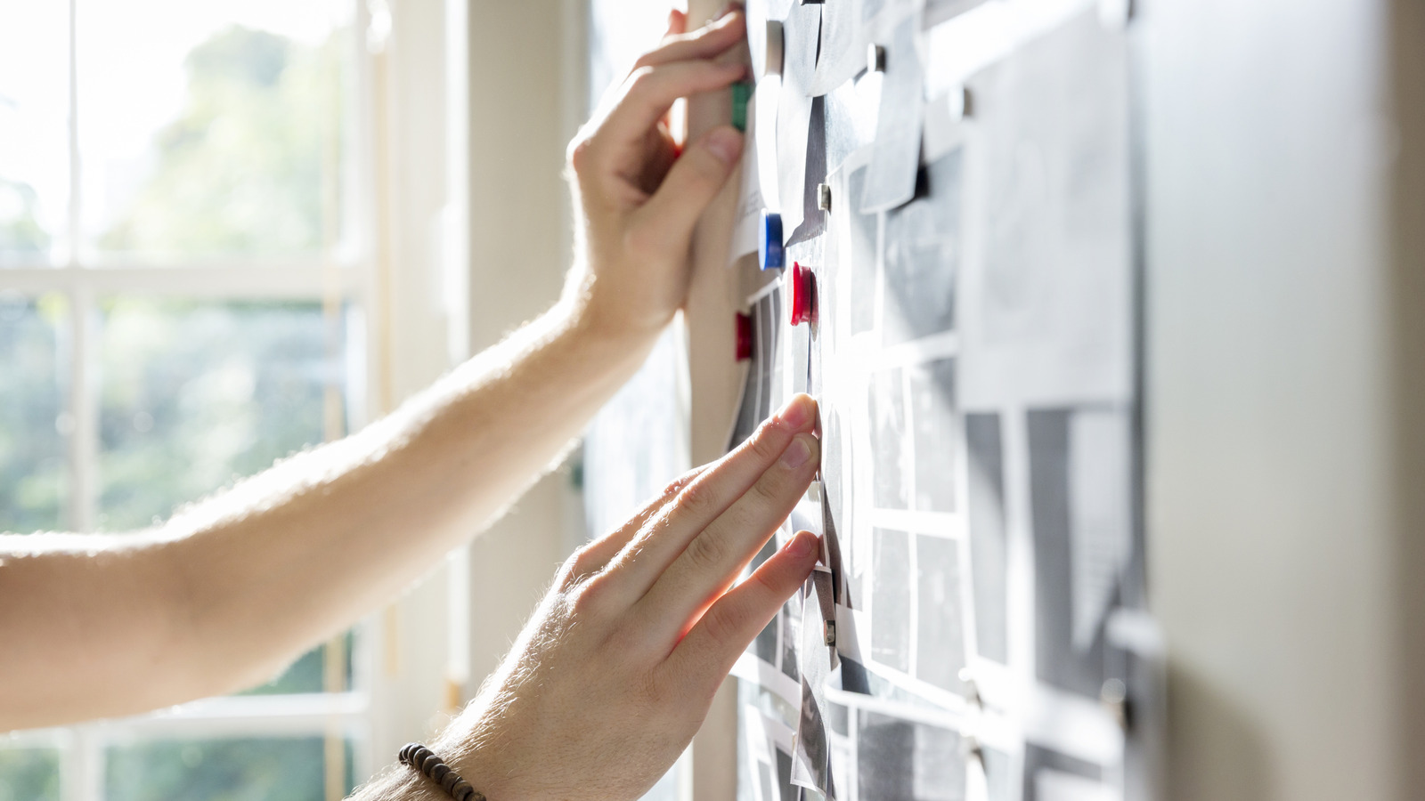 Fonksiyonel duvar dekoru için kendi pinboard'unuzu DIY