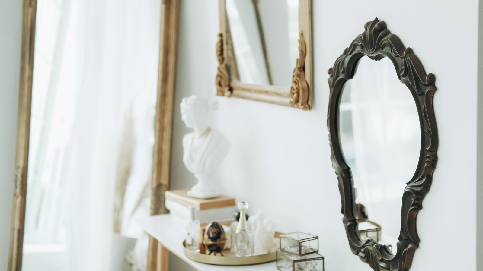 Tütsü tutucu çerçeveli bir DIY aynalı bütçede lüks bir ev stil