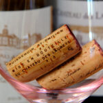 Basit yangın başlatıcıları yapmak için şarap mantarlarınızı kaydedin