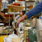 Tasarruf mağazalarında bulursanız asla geçmemeniz gereken değerli biblo tepsileri