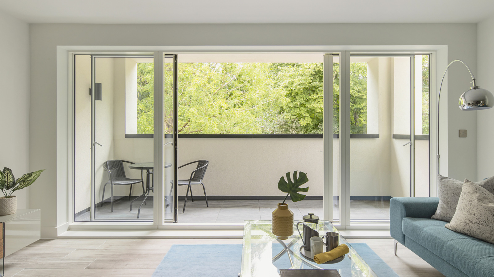 Sadece perdelere dayanmayan çarpıcı sürgülü cam kapı penceresi tedavi fikri