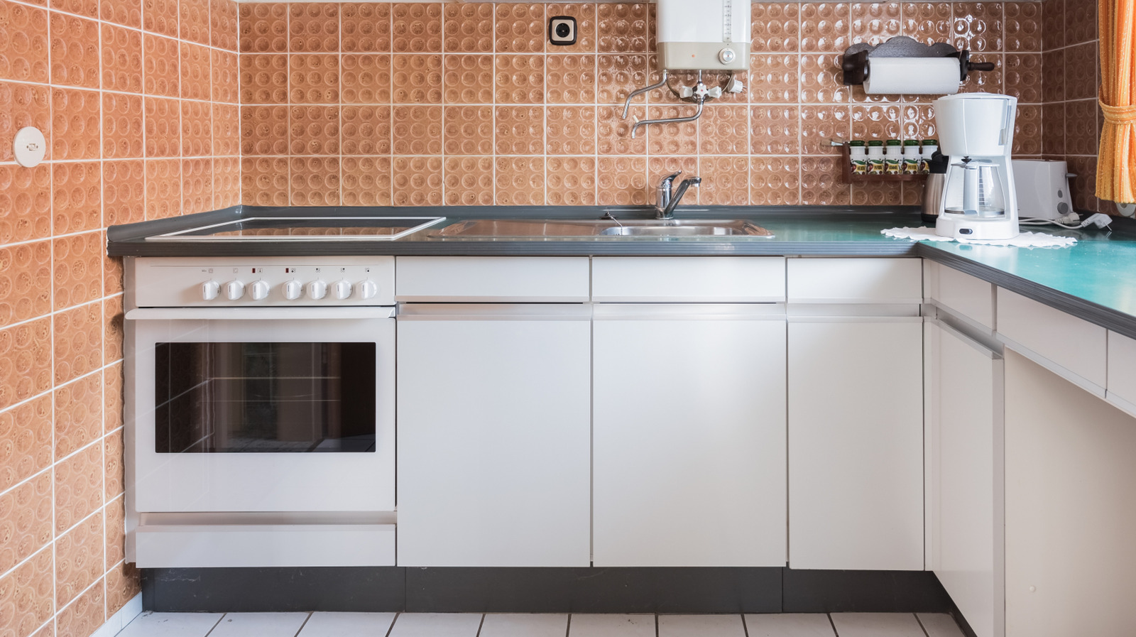 Eviniz için tamamen döşenmiş bir mutfak duvarı nasıl çalışır